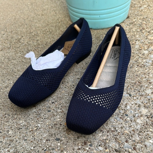 Cliffs by WHITE MOUNTAIN Shoes - NWT Navy Cliffs By White Mountain Flats size 6.5 Wide
